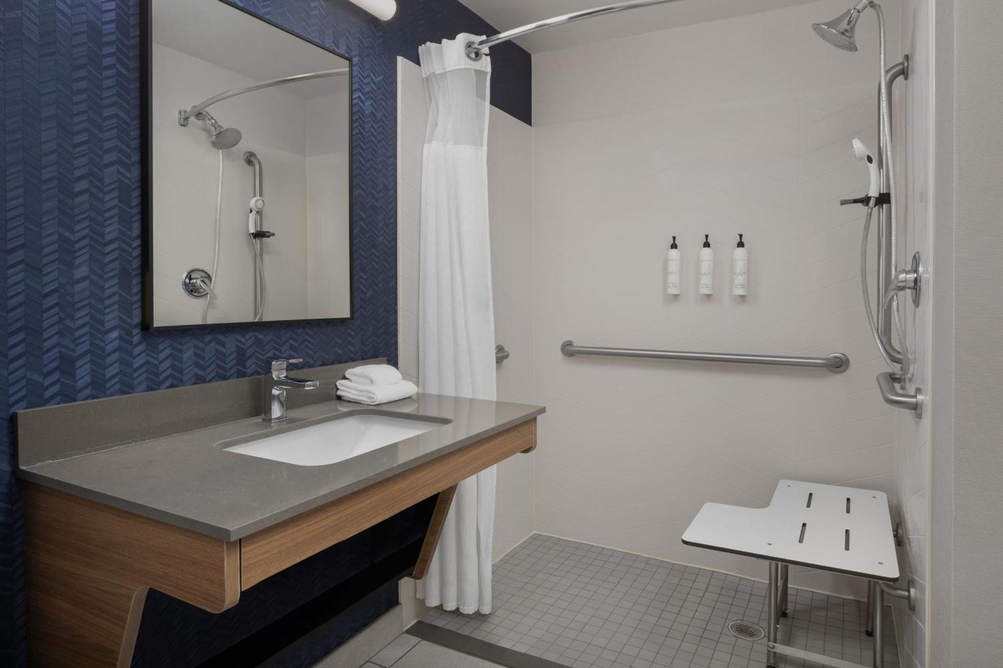 Fairfield Inn & Suites Roanoke Hollins/I-81 Esterno foto