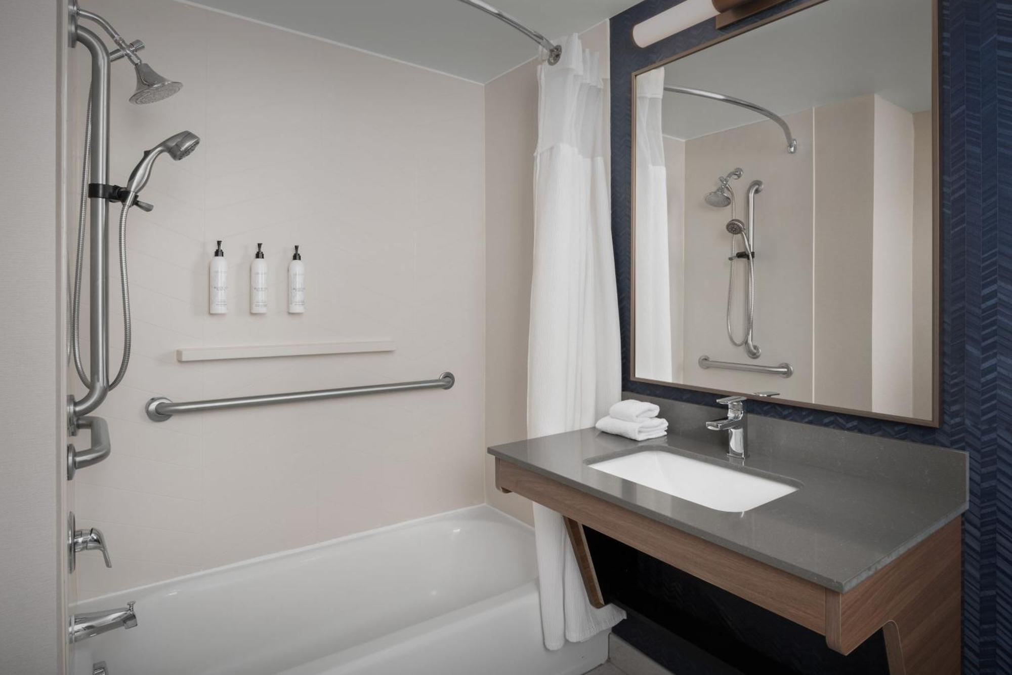 Fairfield Inn & Suites Roanoke Hollins/I-81 Esterno foto