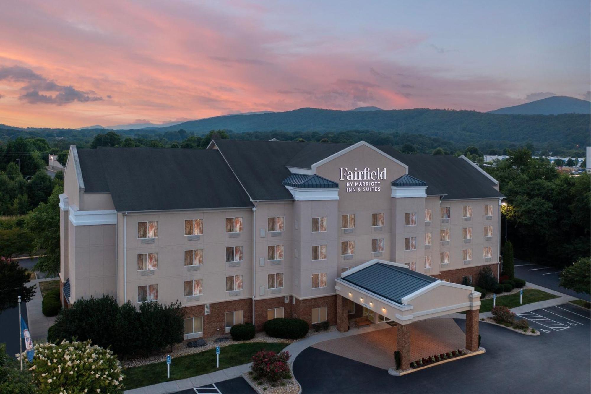 Fairfield Inn & Suites Roanoke Hollins/I-81 Esterno foto